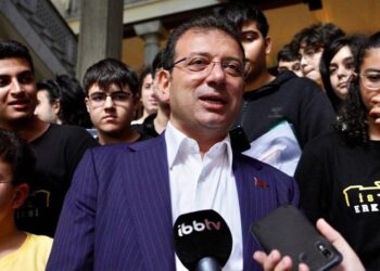İmamoğlu, ‘erteleme’ kararını öğrencilerin arasında yanıtladı