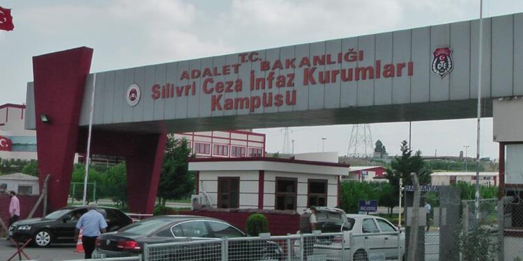 Silivri Cezaevi’nin tabelası da değişti