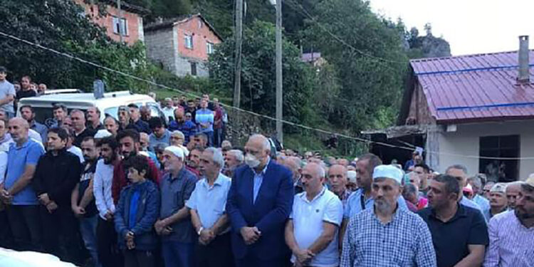 Kuzenini hastaneye yetiştirirken hayatını kaybetti