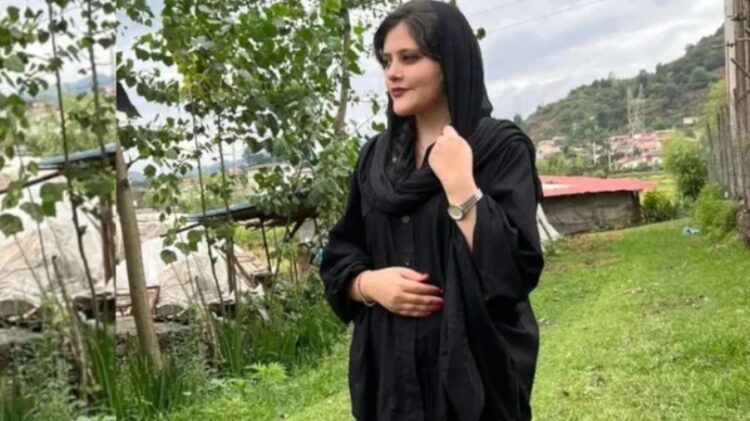 İran’da polisin gözaltına aldığı kadın hayatını kaybetti