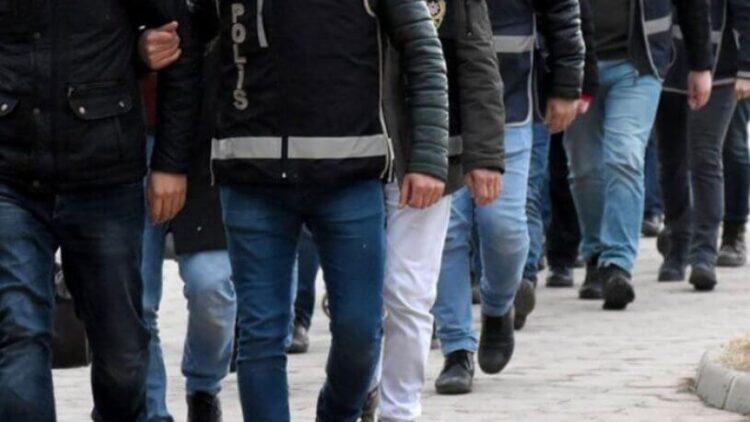 İzmir merkezli 6 ilde FETÖ operasyonu