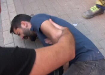 Çekim yapan muhabire polis saldırısı