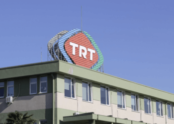 Maç başlar başlamaz ekranda belirdi: TRT’de çıkan uyarı ortalığı karıştırdı