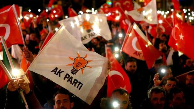 İktidara yakın gazete duyurdu: AKP’de adaylık yarışı başladı
