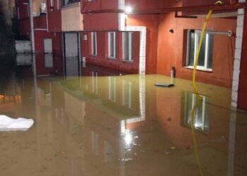 Sel felaketi: 400 ev ve iş yerini su bastı