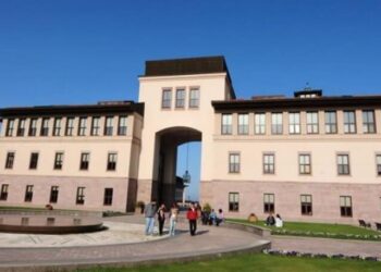 Öğrencilere tehdit: ‘İmzasını geri çekmeyenlerin bursu kesilecek’