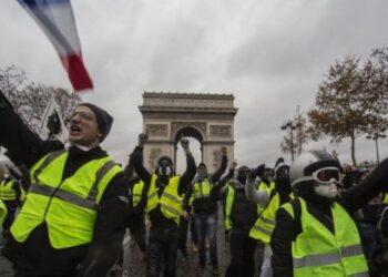 Sarı yelekliler yeniden sokaklarda: 103 kişi gözaltına alındı