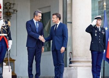 Miçotakis: Bir gecede geleceğini söyleyenleri gün ışığında bekliyoruz