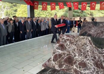Kılıçdaroğlu, Menderes’in anıt mezarını ziyaret etti
