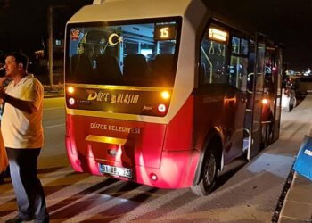 İçinde yolcu bulunan minibüse silahlı saldırı