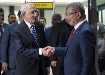Kılıdaroğlu, Davutoğlu ile görüştü