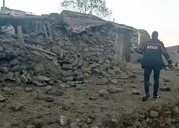 Ardahan’daki depremde 2 evin duvarı çöktü, 3 kişi yaralandı