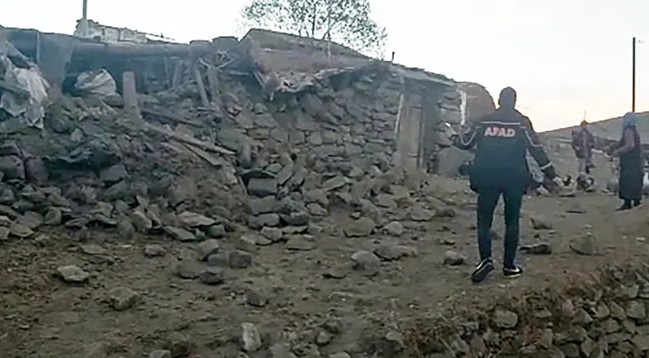 Ardahan’daki depremde 2 evin duvarı çöktü, 3 kişi yaralandı