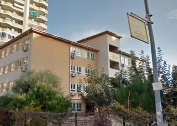 Öğrencilerin ders notlarında oynama yapılan okulda soruşturma