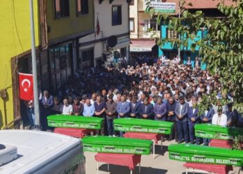 Bir aile yok oldu: Gözyaşlarıyla son yolculuklarına uğurlandılar