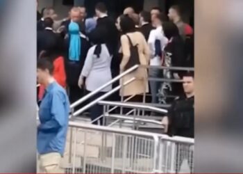 Mahmut Özer’den öğretmene: ‘Mühendisler de atanamıyor ama sizin kadar ağlamıyor’