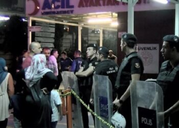 Hasta yakınları güvenlik görevlisini öldürdü