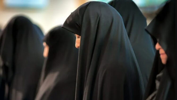 İranlı 3 kadın, midelerinde 2 kilo eroinle yakalandı