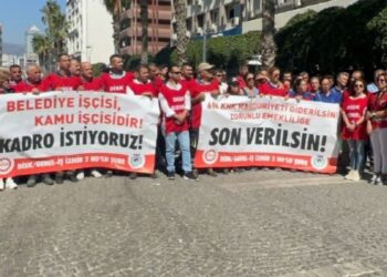 KHK’li işçiler İzmir’de sokağa indi