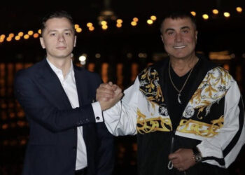 Erk Acarer: “Emre Olur İstanbul uçağından indirildi”