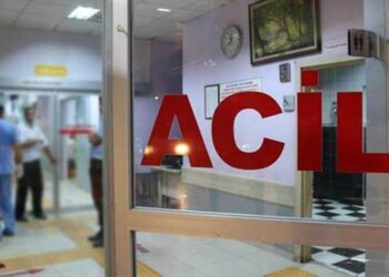 Acil serviste önlük ve stetoskop ile dolaşan sahte doktor yakalandı