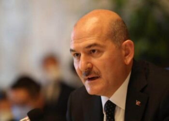 Eski Cumhuriyet savcısı değerlendirdi: Pankart toplatma kararları ne anlama geliyor?