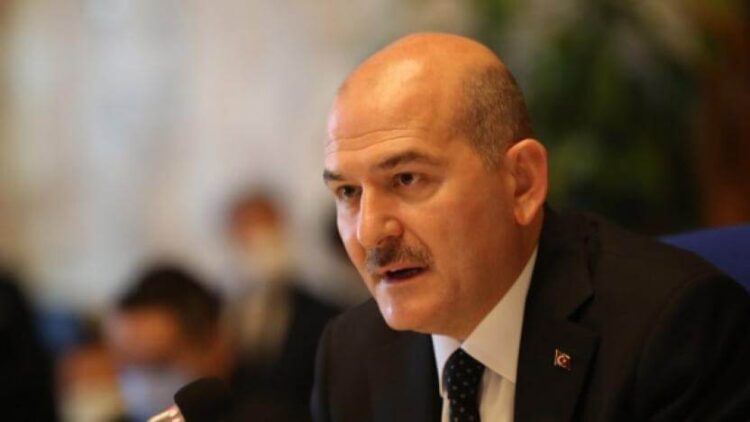 Eski Cumhuriyet savcısı değerlendirdi: Pankart toplatma kararları ne anlama geliyor?