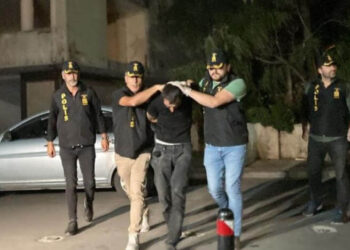 İki polis memurunu yaralayan saldırgan bir kişiyi daha öldürmüş