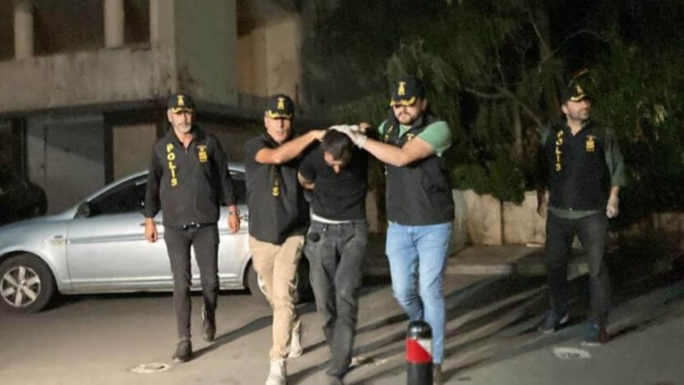 İki polis memurunu yaralayan saldırgan bir kişiyi daha öldürmüş