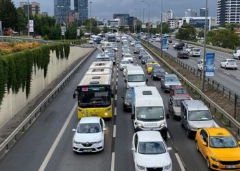 İstanbul’daki yağmur trafiği vurdu