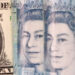 Dolar sterlini tahtından etti