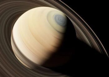 Bilim insanları Satürn’de yaşam belirtisi keşfetti