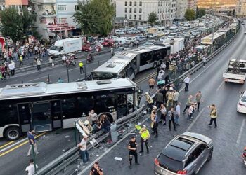 İstanbul Valisi Yerlikaya’dan metrobüs kazasıyla ilgili açıklama
