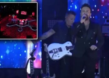 İzmir’de 100. yıl şöleni: Ve Tarkan sahnede…