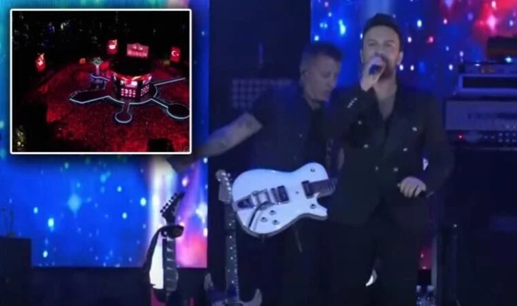 İzmir’de 100. yıl şöleni: Ve Tarkan sahnede…