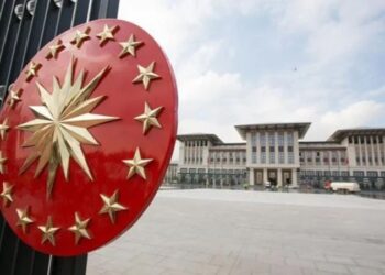 ‘Saray, vatandaşımızın sofrasındaki ekmeği çaldı’