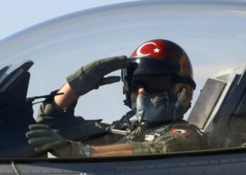 Yüzlerce pilotu zorla orduya döndürmeye çalışıyorlar