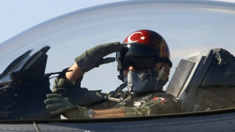Yüzlerce pilotu zorla orduya döndürmeye çalışıyorlar