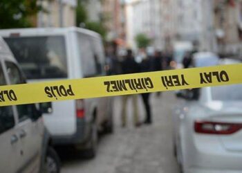 Eski hükümlü infaz memurunu sokak ortasında bıçaklayarak öldürdü