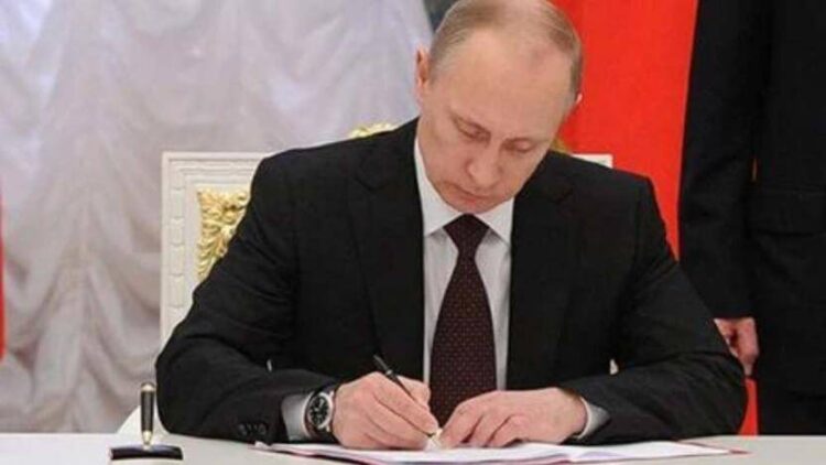 Dünya’nın gözü Rusya’daydı, Putin gece yarısı imzaladı