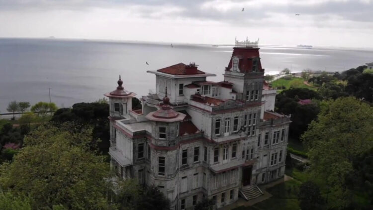 ‘Perili Köşk’ olarak bilinen Ragıp Paşa Köşkü 450 milyona icradan satıldı