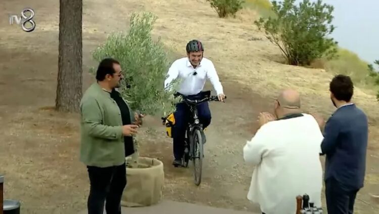 Tunç Soyer, MasterChef Türkiye’ye konuk oldu: Bisikletle selam…