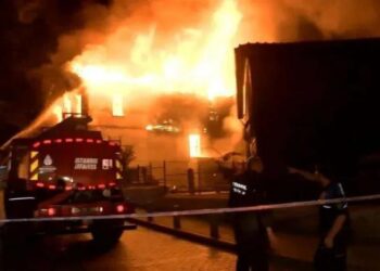 İstanbul’da tarihi fırın alevlere teslim oldu