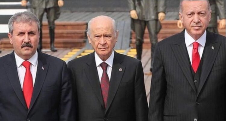 ‘AKP’ye oy isteyemem’ dedi, partisinden istifa etti