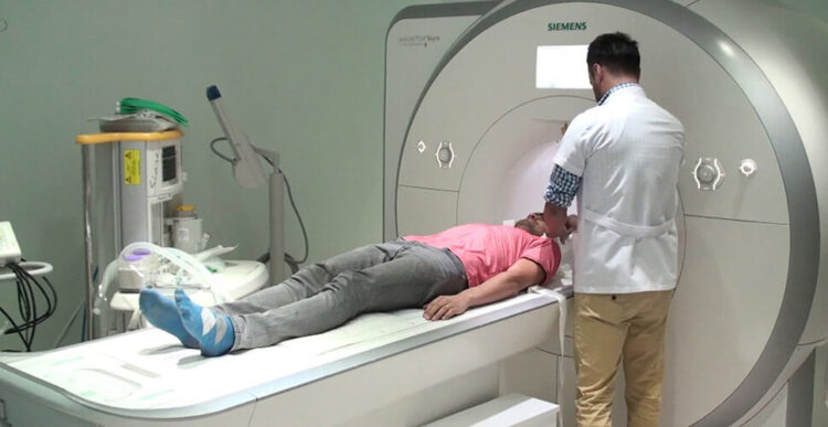 Sağlık sistemi kâr için kurban edildi: ‘Hayatları ile oynuyorlar!’