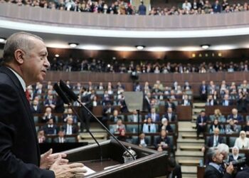 Teklif tamamlanamadı… Türban önerisi AKP’yi böldü