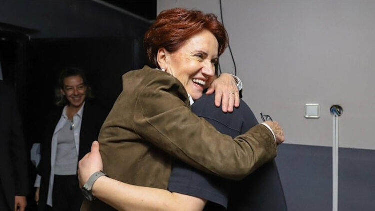 Meral Akşener, Baturay Özdemir’in stand-up gösterisini izledi