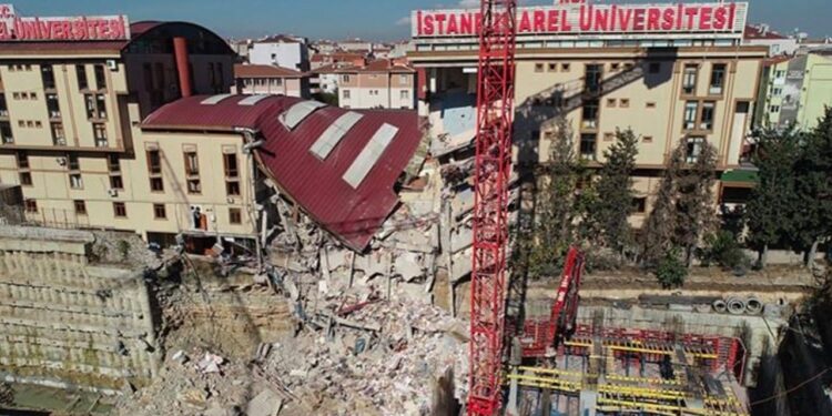 Arel Üniversitesi’nden açıklama: Eğitim devam edecek mi?