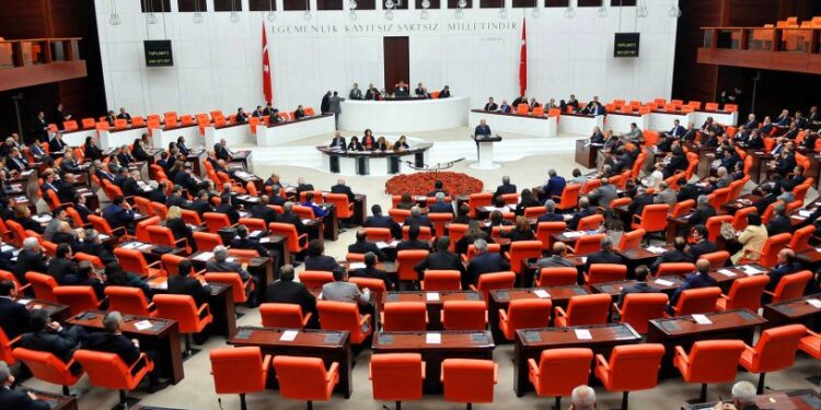 KYK borçlarının faizlerinin silinmesi maddesi Meclis’ten geçti