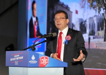 İBB, tarihi Beyazıt Meydanı’nı eski görkemine kavuşturdu